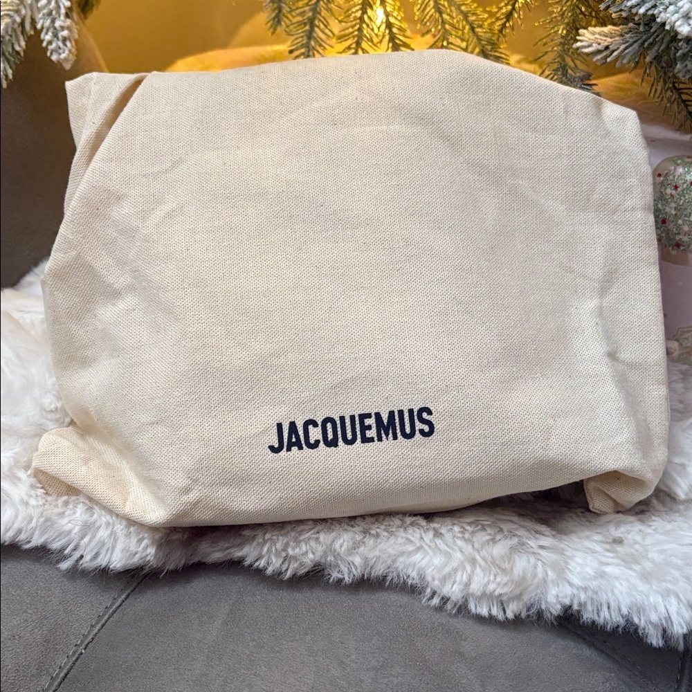 Jacquemus Beige Mini Bag with Gold Accents. Jacqemus Logo Top Handle Bag - Picture 7 of 7